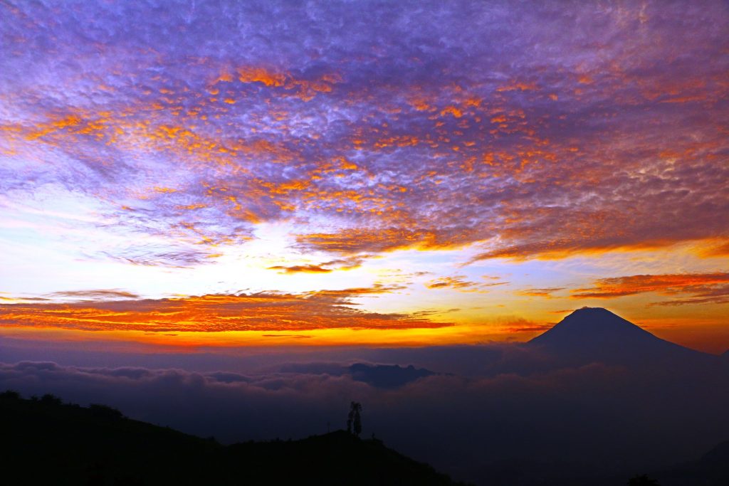 Golden Sunrise Bukit Sikunir Dieng